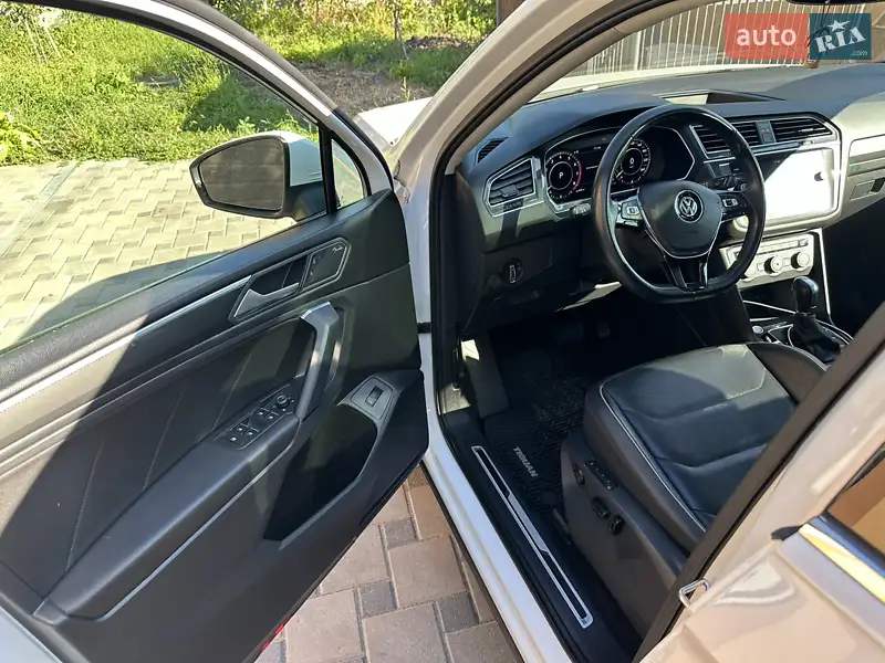 Внедорожник / Кроссовер Volkswagen Tiguan 2018 в 