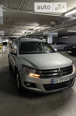 Позашляховик / Кросовер Volkswagen Tiguan 2015 в Києві