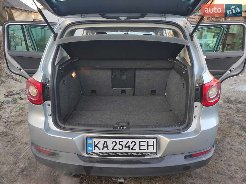 Внедорожник / Кроссовер Volkswagen Tiguan 2011 в Ужгороде