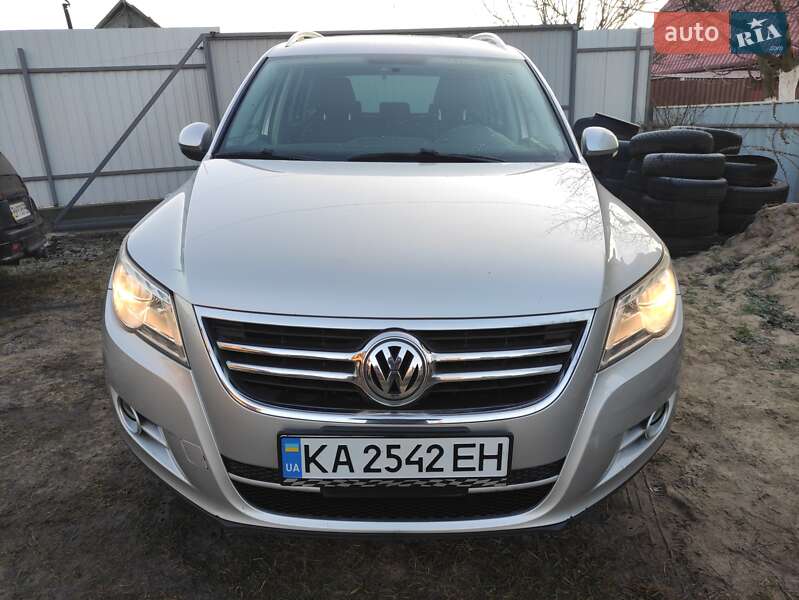 Внедорожник / Кроссовер Volkswagen Tiguan 2011 в Ужгороде