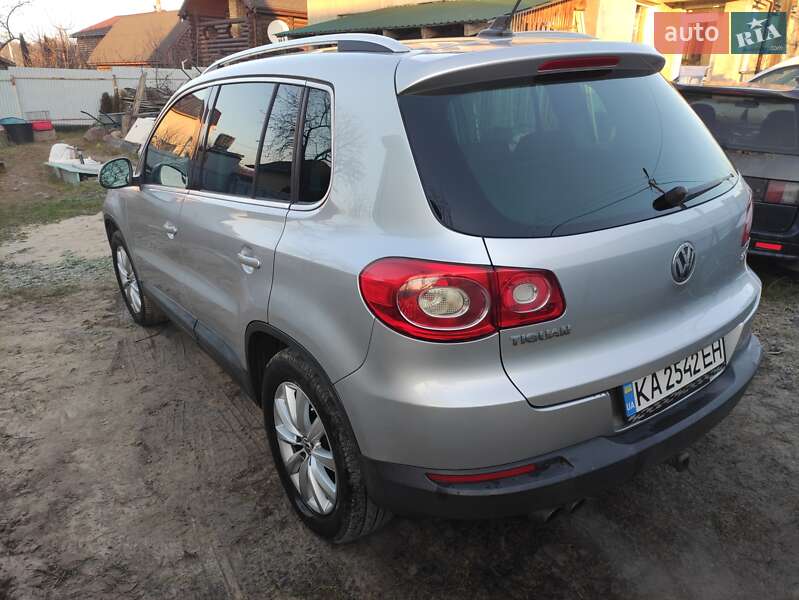 Внедорожник / Кроссовер Volkswagen Tiguan 2011 в Ужгороде
