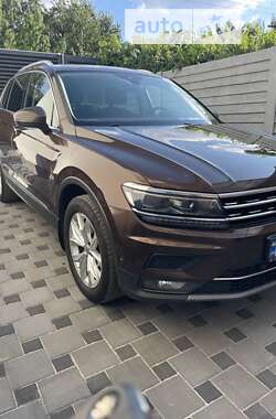 Позашляховик / Кросовер Volkswagen Tiguan 2017 в Запоріжжі