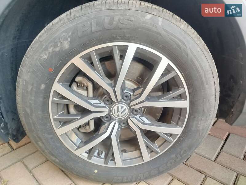 Внедорожник / Кроссовер Volkswagen Tiguan 2021 в Шполе