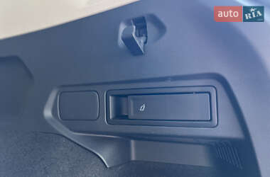 Внедорожник / Кроссовер Volkswagen Tiguan 2019 в 