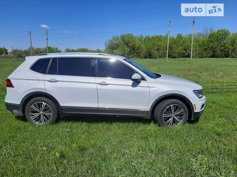 Внедорожник / Кроссовер Volkswagen Tiguan 2017 в Лохвице