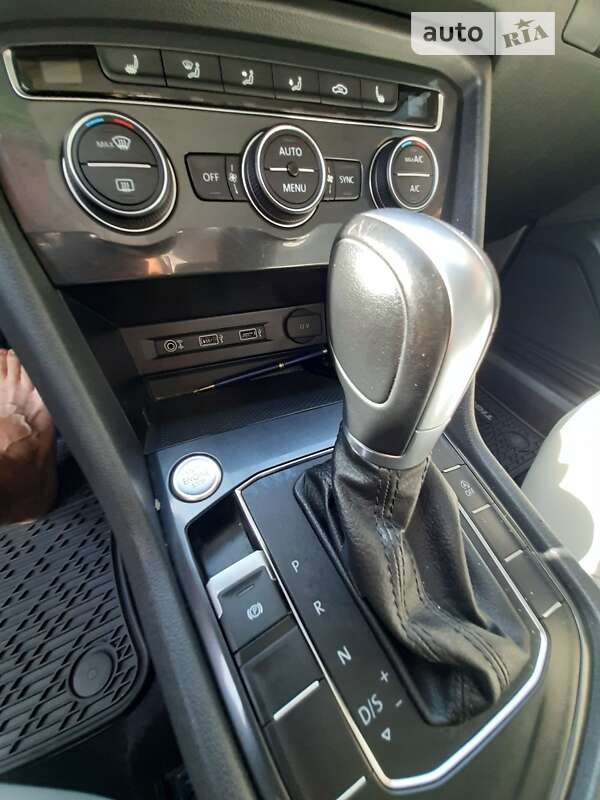 Внедорожник / Кроссовер Volkswagen Tiguan 2017 в Лохвице