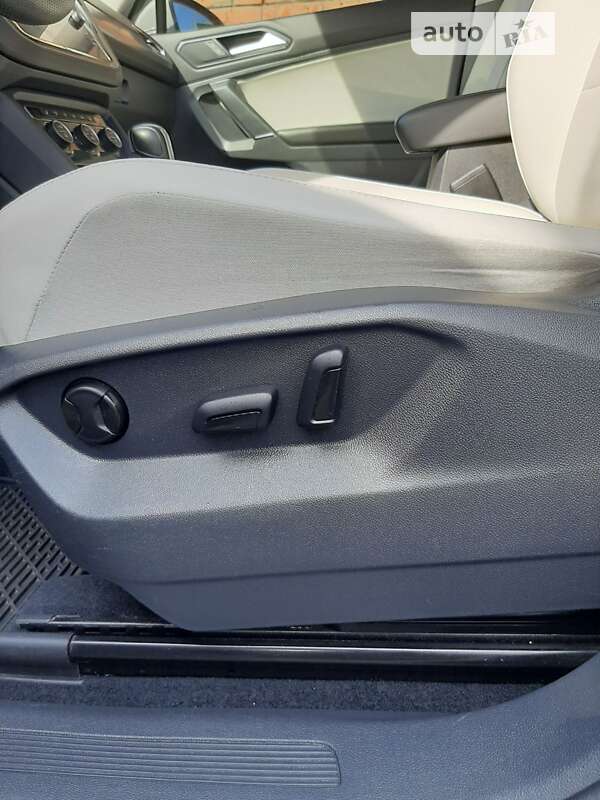 Внедорожник / Кроссовер Volkswagen Tiguan 2017 в Лохвице