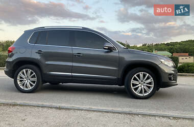 Внедорожник / Кроссовер Volkswagen Tiguan 2012 в 