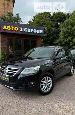 Внедорожник / Кроссовер Volkswagen Tiguan 2010 в Чернигове