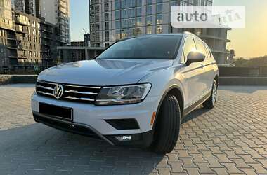 Внедорожник / Кроссовер Volkswagen Tiguan 2017 в Львове