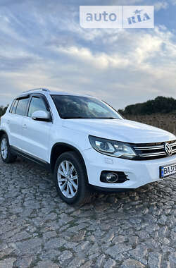 Внедорожник / Кроссовер Volkswagen Tiguan 2012 в Ирпене