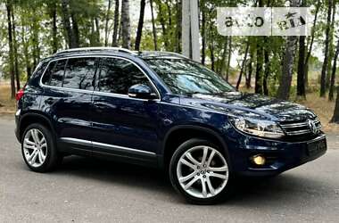 Внедорожник / Кроссовер Volkswagen Tiguan 2012 в Ахтырке