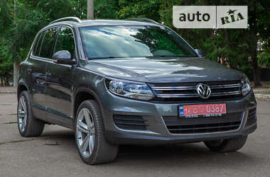 Позашляховик / Кросовер Volkswagen Tiguan 2016 в Харкові