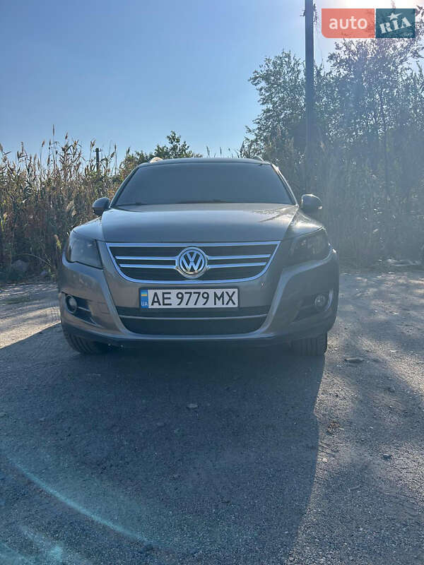 Внедорожник / Кроссовер Volkswagen Tiguan 2010 в Днепре