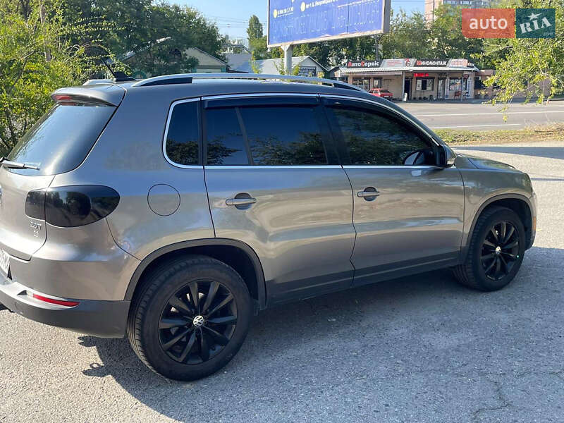 Внедорожник / Кроссовер Volkswagen Tiguan 2010 в Днепре