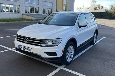 Внедорожник / Кроссовер Volkswagen Tiguan 2018 в Ровно