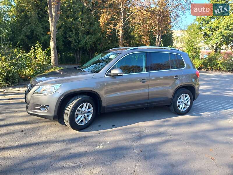 Позашляховик / Кросовер Volkswagen Tiguan 2010 в Луцьку