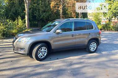 Позашляховик / Кросовер Volkswagen Tiguan 2010 в Луцьку