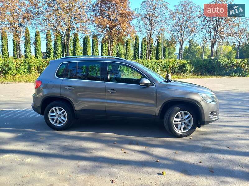Позашляховик / Кросовер Volkswagen Tiguan 2010 в Луцьку