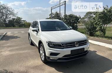 Внедорожник / Кроссовер Volkswagen Tiguan 2017 в Николаеве