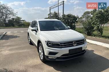Внедорожник / Кроссовер Volkswagen Tiguan 2017 в 