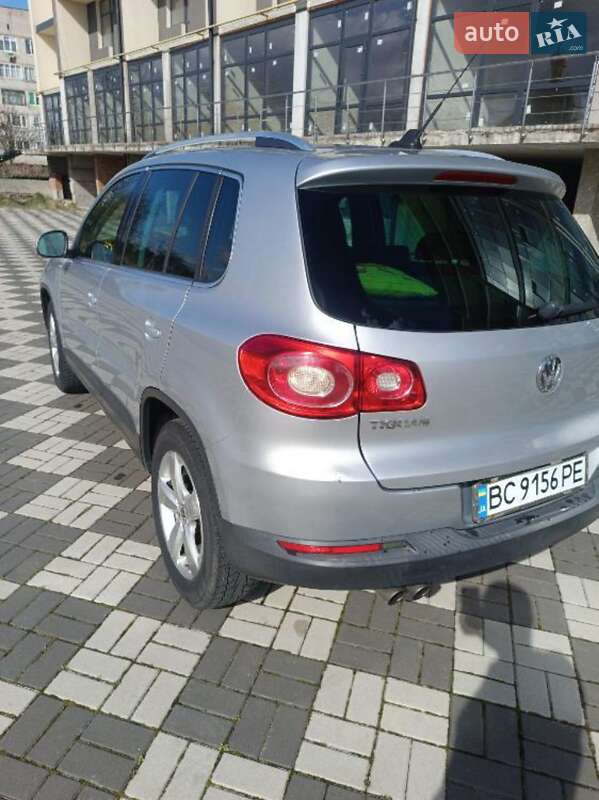 Внедорожник / Кроссовер Volkswagen Tiguan 2010 в Буске