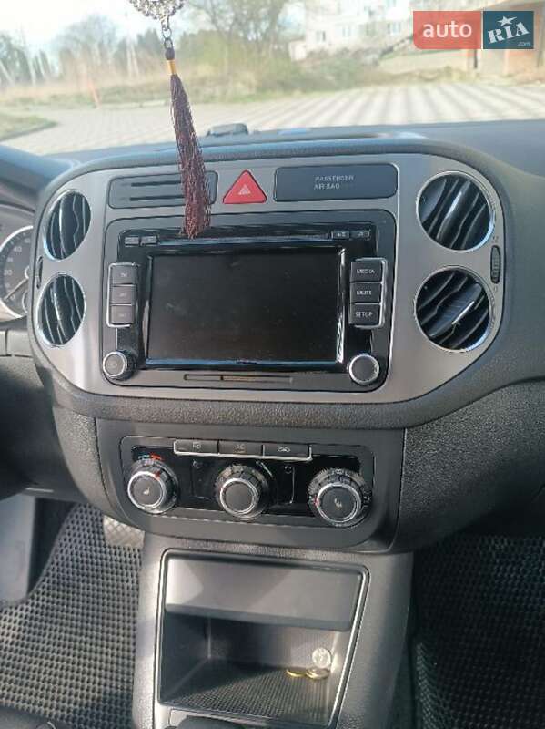 Внедорожник / Кроссовер Volkswagen Tiguan 2010 в Буске