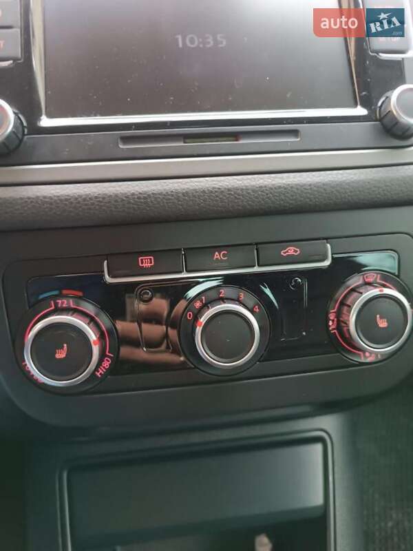 Внедорожник / Кроссовер Volkswagen Tiguan 2010 в Буске