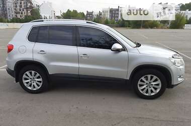 Позашляховик / Кросовер Volkswagen Tiguan 2011 в Києві