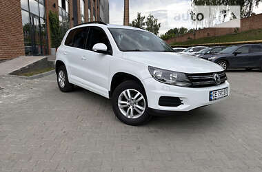 Позашляховик / Кросовер Volkswagen Tiguan 2016 в Чернівцях