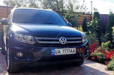 Внедорожник / Кроссовер Volkswagen Tiguan 2011 в Сумах