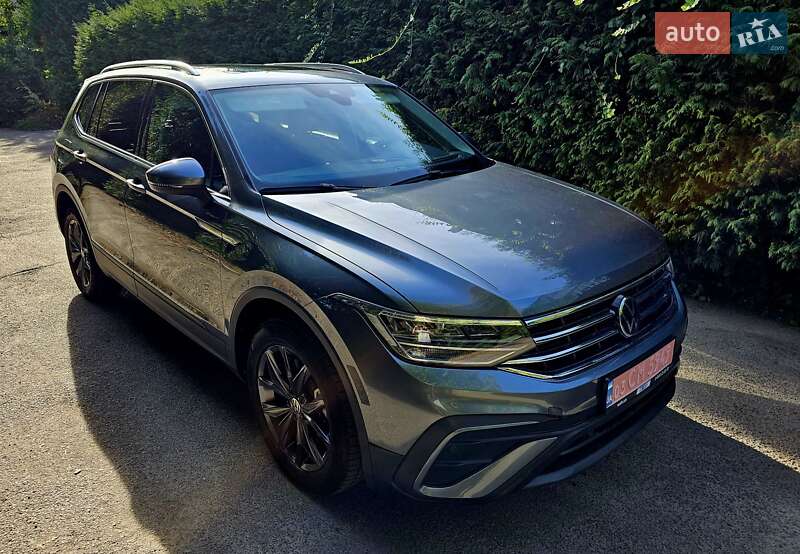 Внедорожник / Кроссовер Volkswagen Tiguan 2022 в 