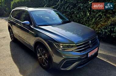 Внедорожник / Кроссовер Volkswagen Tiguan 2022 в 