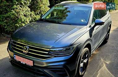 Внедорожник / Кроссовер Volkswagen Tiguan 2022 в 
