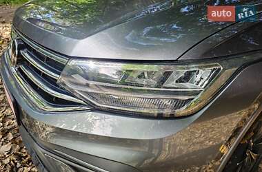 Внедорожник / Кроссовер Volkswagen Tiguan 2022 в 