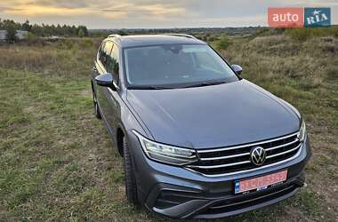 Внедорожник / Кроссовер Volkswagen Tiguan 2022 в 