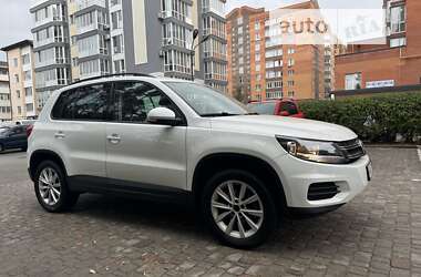 Позашляховик / Кросовер Volkswagen Tiguan 2015 в Києві