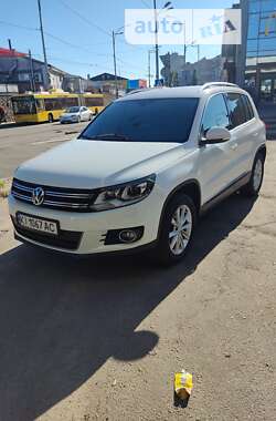 Позашляховик / Кросовер Volkswagen Tiguan 2015 в Києві