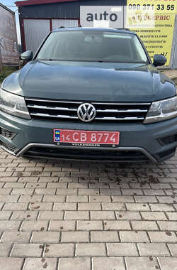 Внедорожник / Кроссовер Volkswagen Tiguan 2019 в Новояворовске