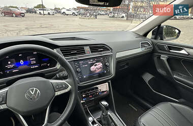 Внедорожник / Кроссовер Volkswagen Tiguan 2021 в 
