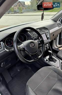Внедорожник / Кроссовер Volkswagen Tiguan 2016 в 