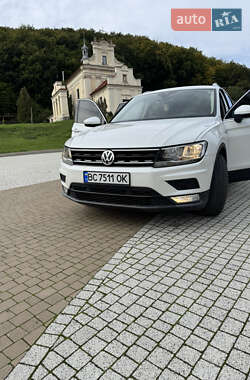 Внедорожник / Кроссовер Volkswagen Tiguan 2016 в 