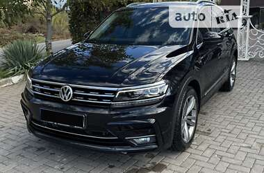 Позашляховик / Кросовер Volkswagen Tiguan 2017 в Чернівцях