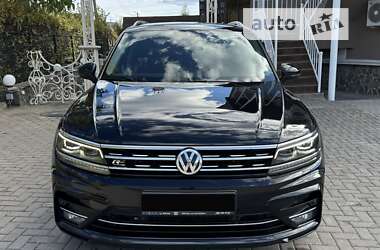 Позашляховик / Кросовер Volkswagen Tiguan 2017 в Чернівцях