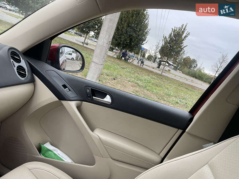 Внедорожник / Кроссовер Volkswagen Tiguan 2012 в Буче