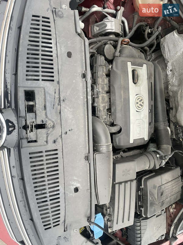 Внедорожник / Кроссовер Volkswagen Tiguan 2012 в Буче