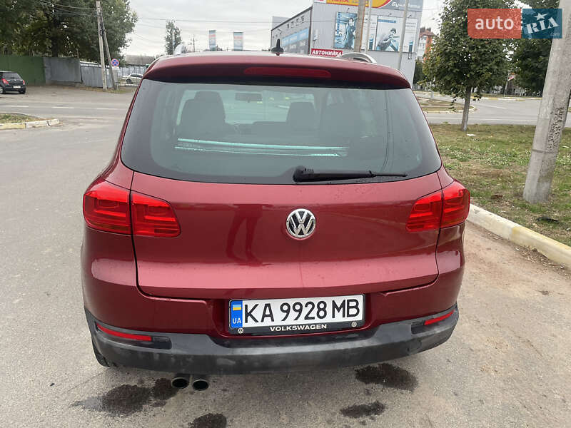 Внедорожник / Кроссовер Volkswagen Tiguan 2012 в Буче