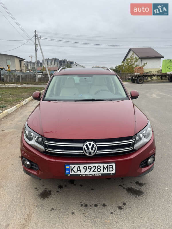 Внедорожник / Кроссовер Volkswagen Tiguan 2012 в Буче