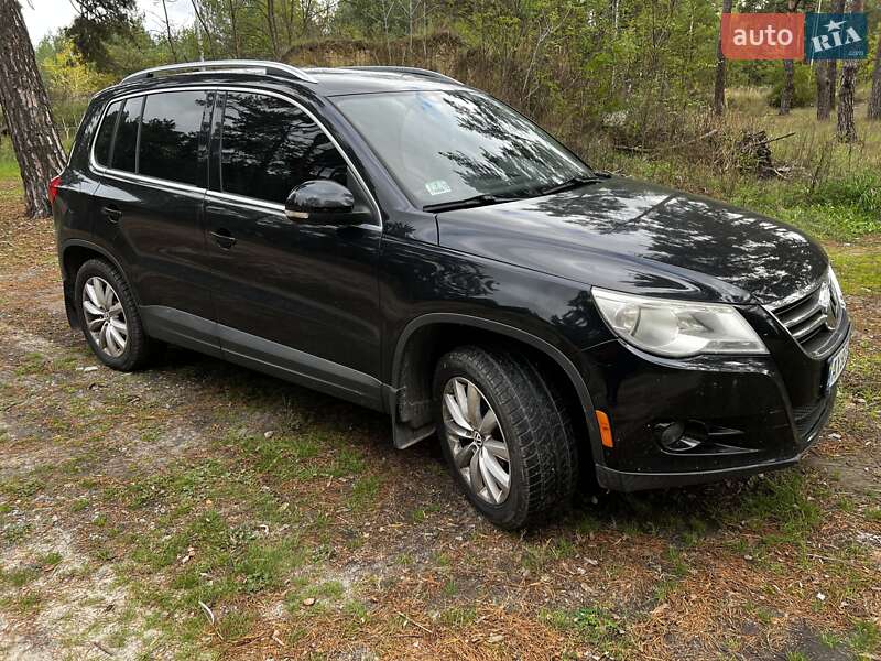 Позашляховик / Кросовер Volkswagen Tiguan 2010 в Києві