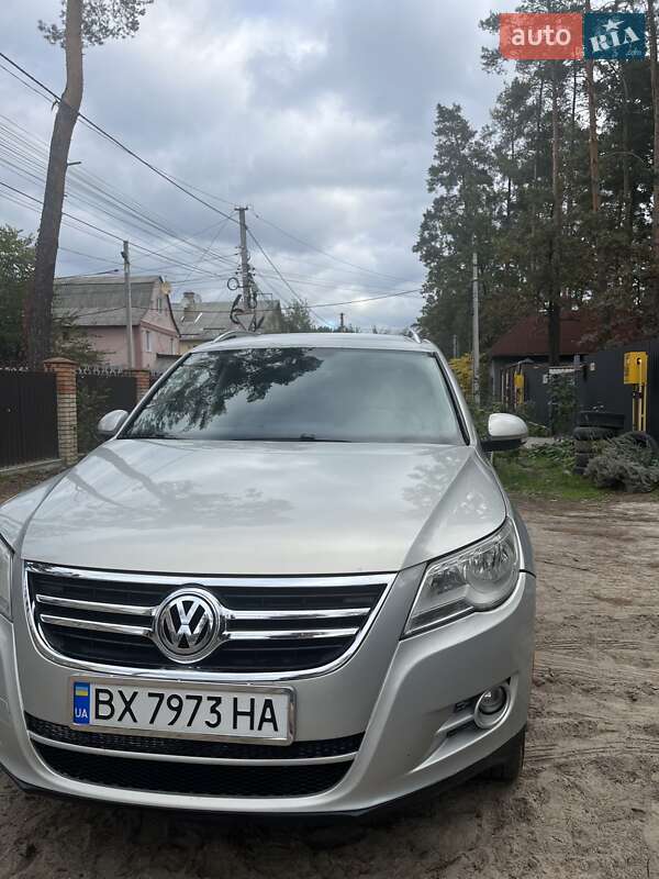 Внедорожник / Кроссовер Volkswagen Tiguan 2010 в Ирпене